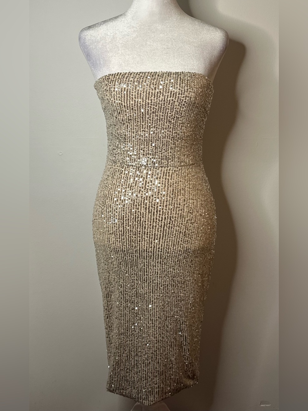 NWOT Day & Night Strapless Sequin Stylish Bodycon Dress in Champagne- Women’s - Picture 2 of 4